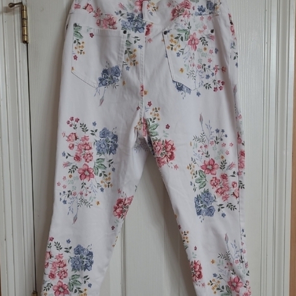 Bundle of Three Capris - Floral White, Denim Blue, and Pink Cargo Pants - Picture 12 of 15